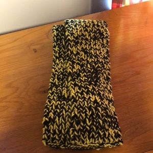 lightweight scarf perfect for a Bruins game!
